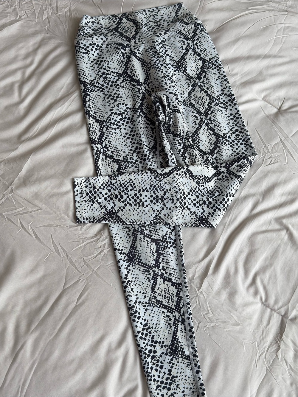 Vitality Women's Black & White Snake Print Leggings